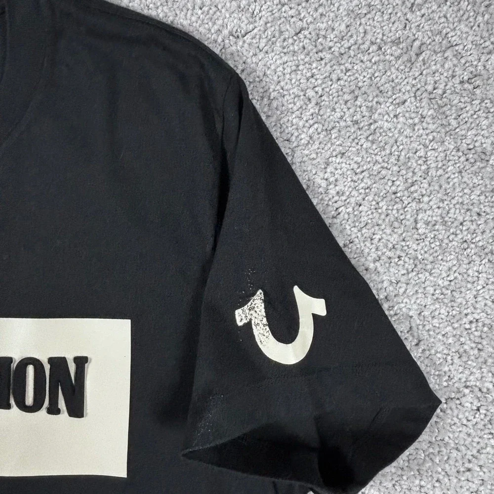 True Religion Brand Jeans Embossed Box Arch SS Tee T-Shirt Black Mens Large‎